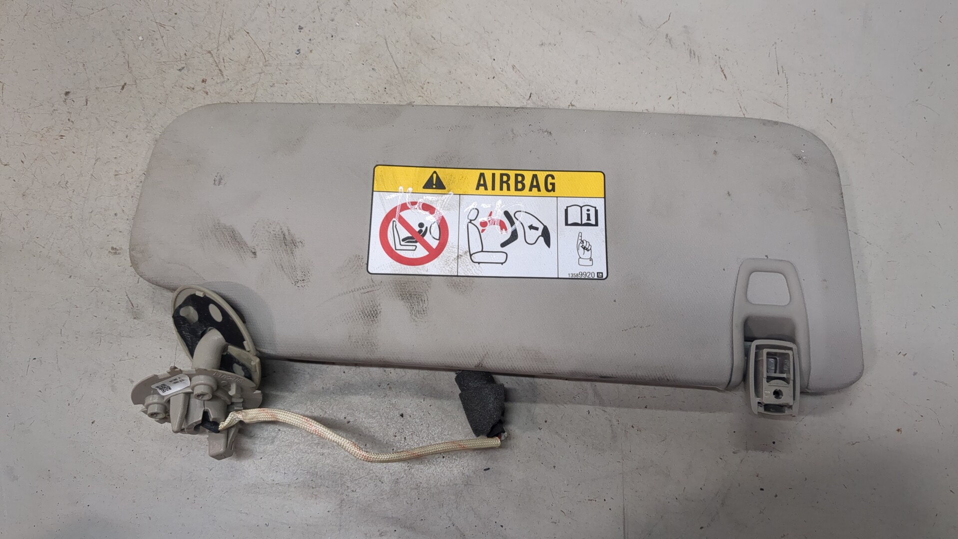 Козырек солнцезащитный