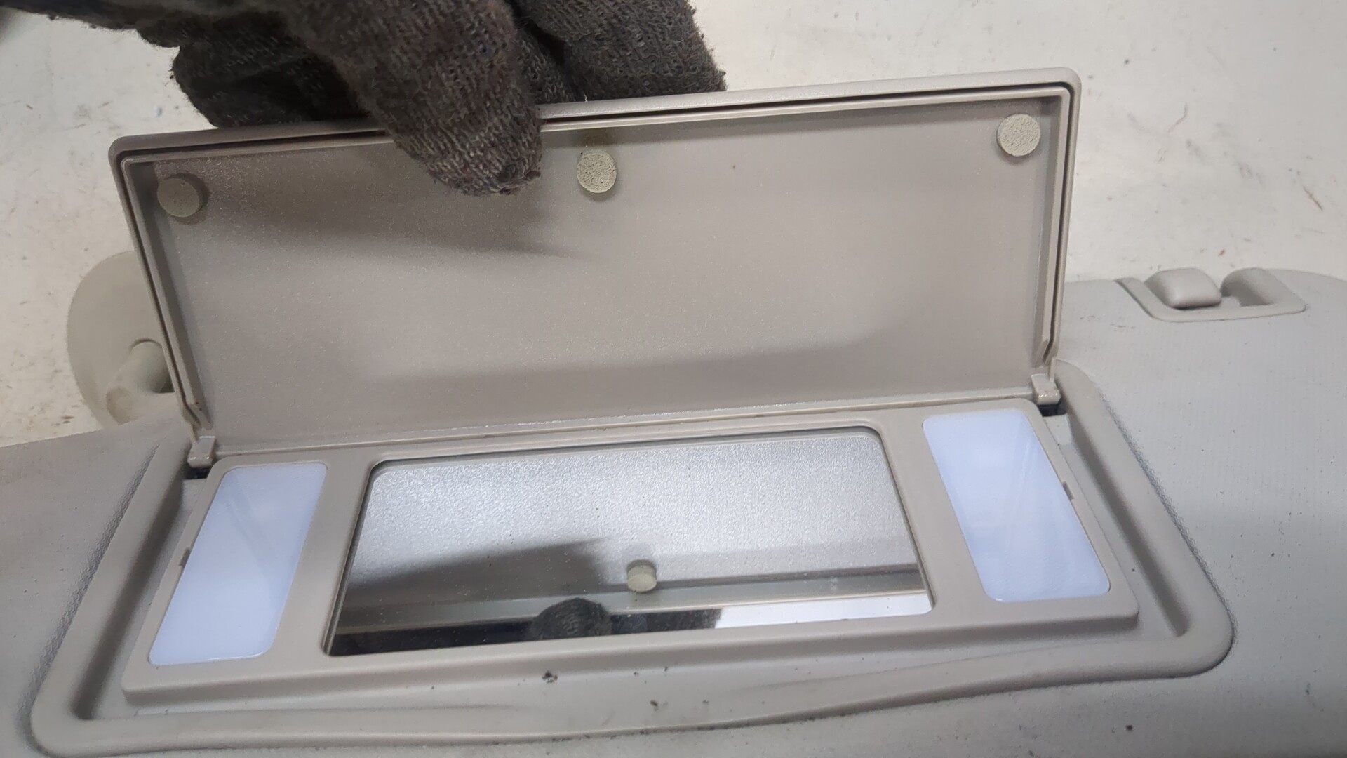 Козырек солнцезащитный