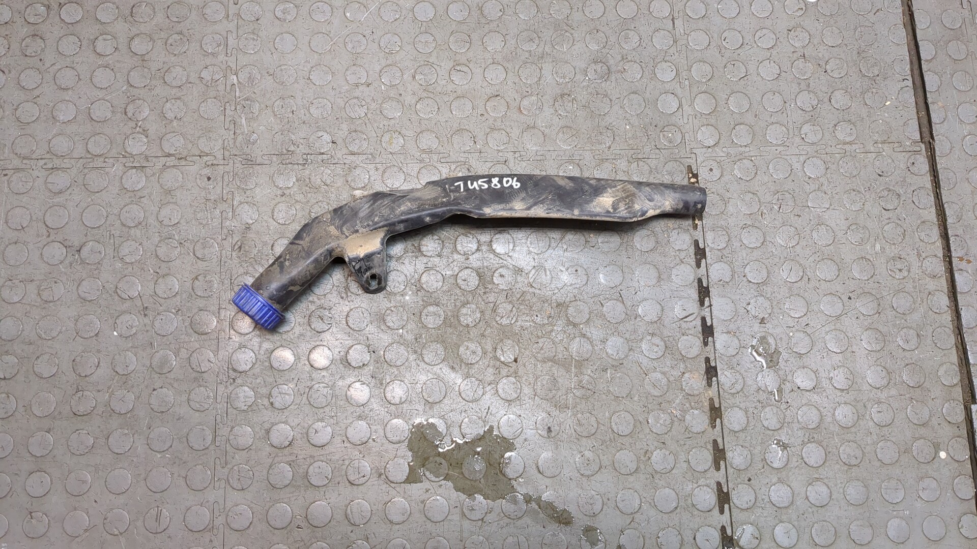 Горловина бачка омывателя