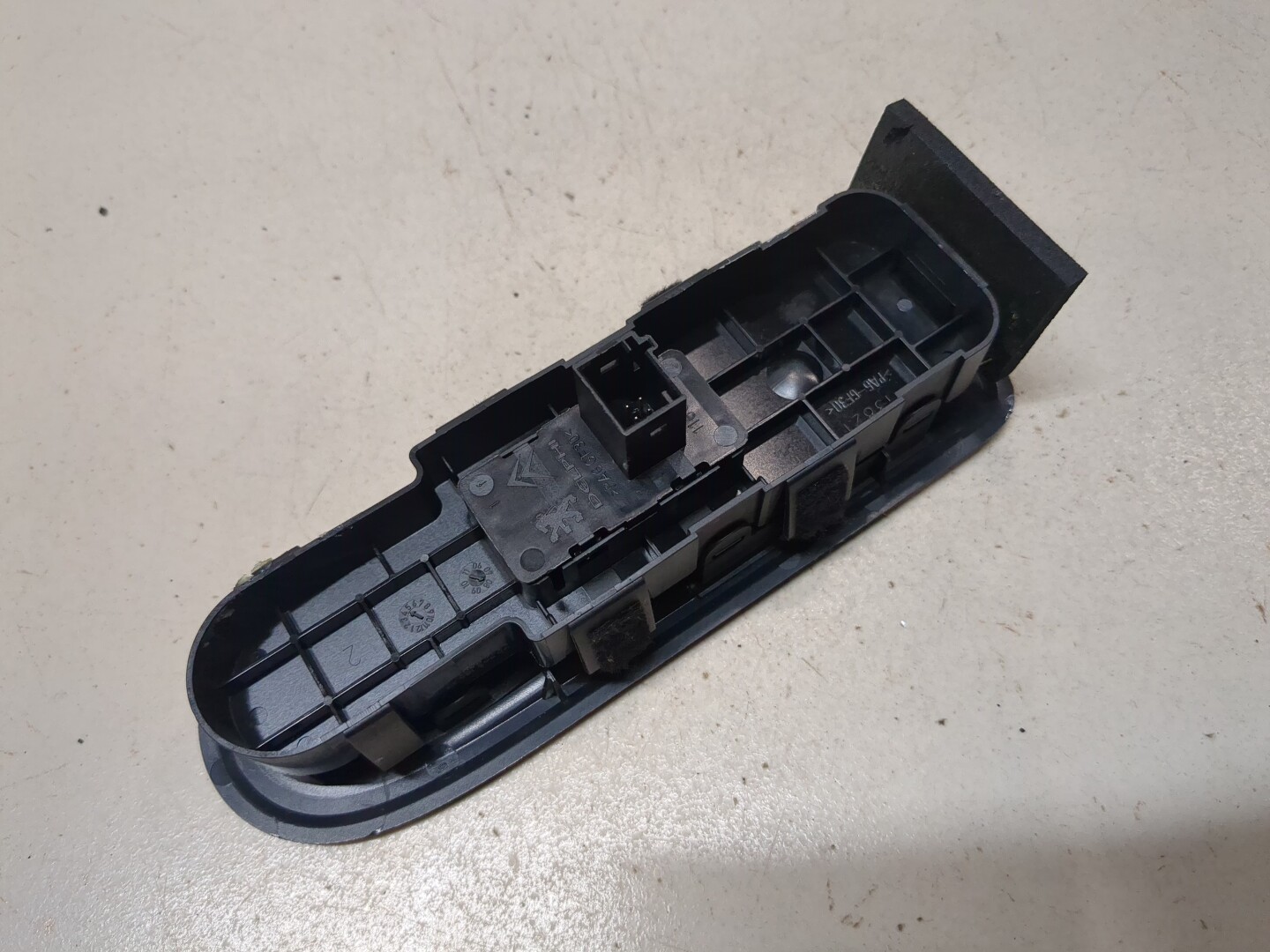 Кнопка стеклоподъемника