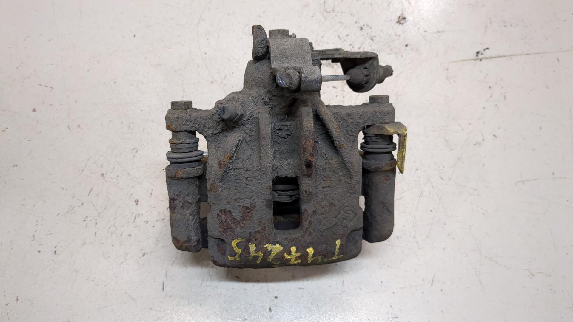 Суппорт задний левый