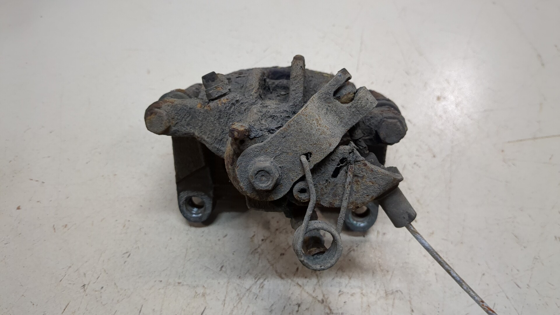 Суппорт задний левый