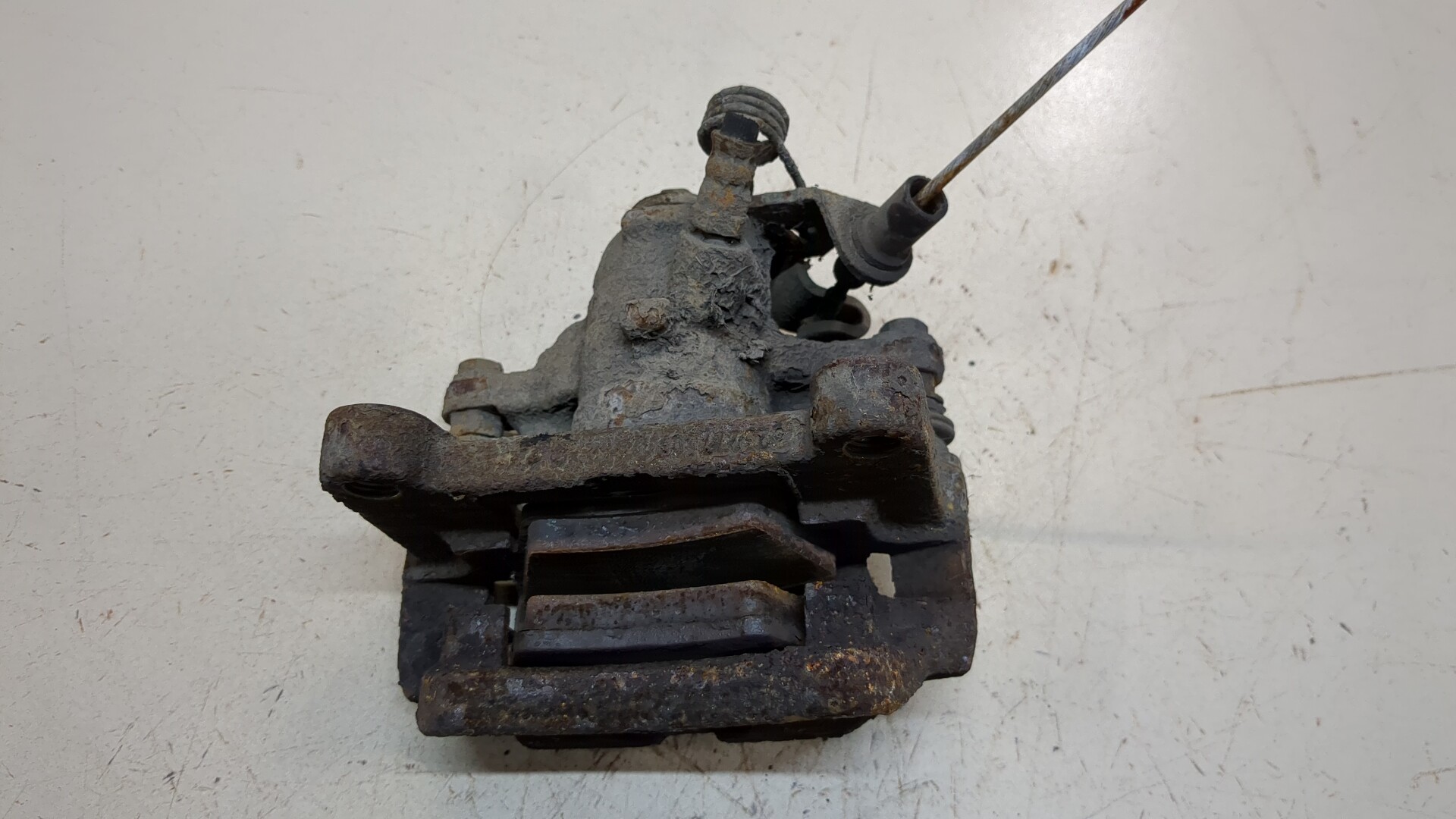 Суппорт задний левый