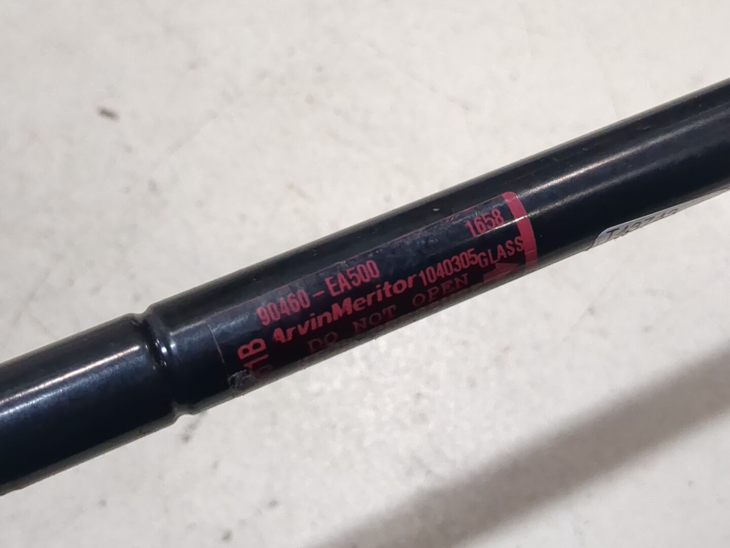 Амортизатор стекла багажника