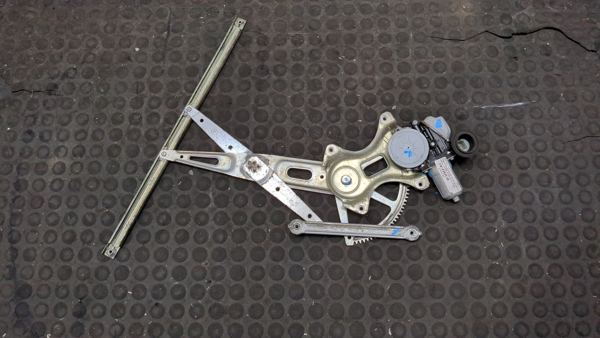 Стеклоподъемник электр. передний правый