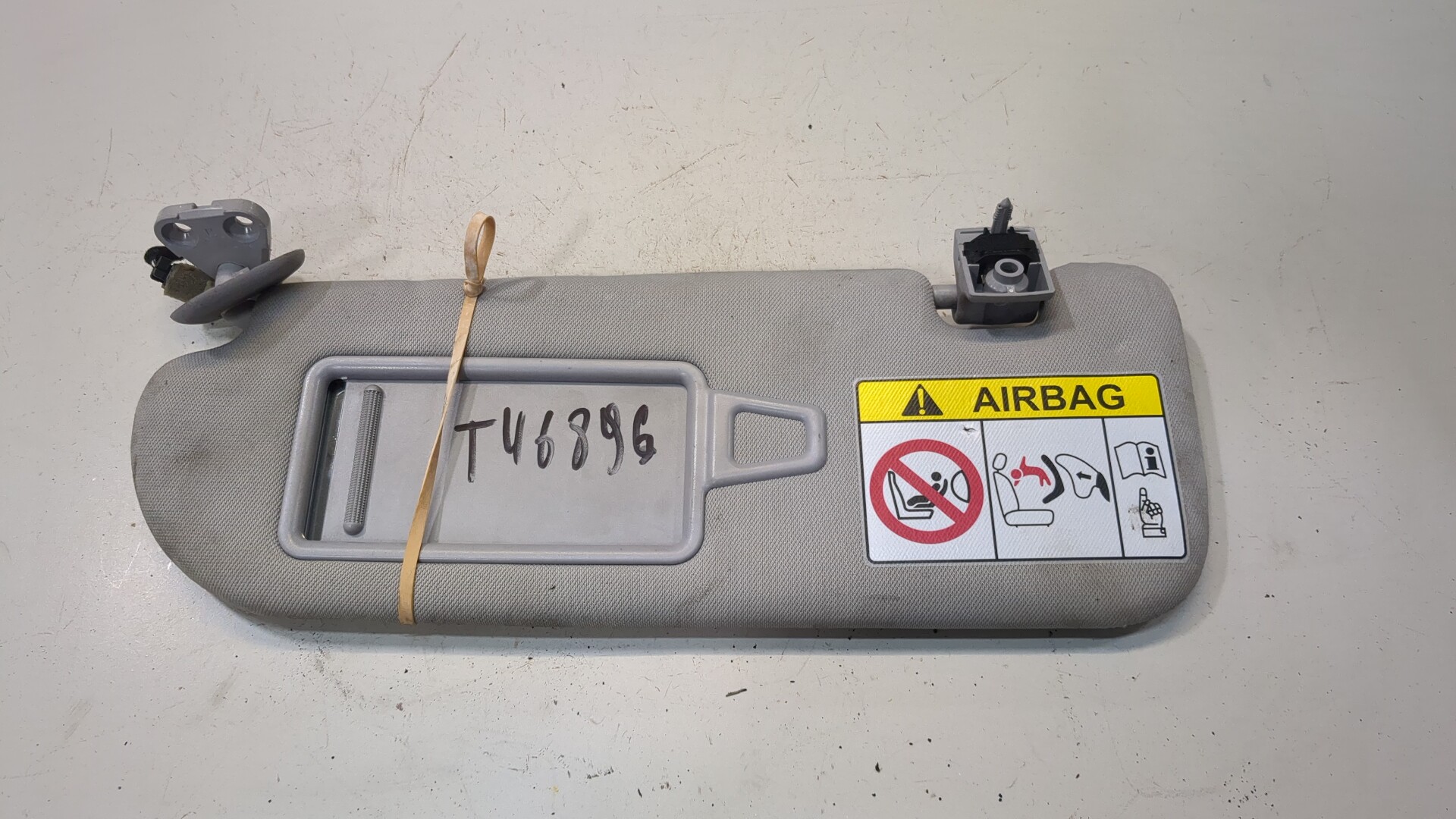 Козырек солнцезащитный