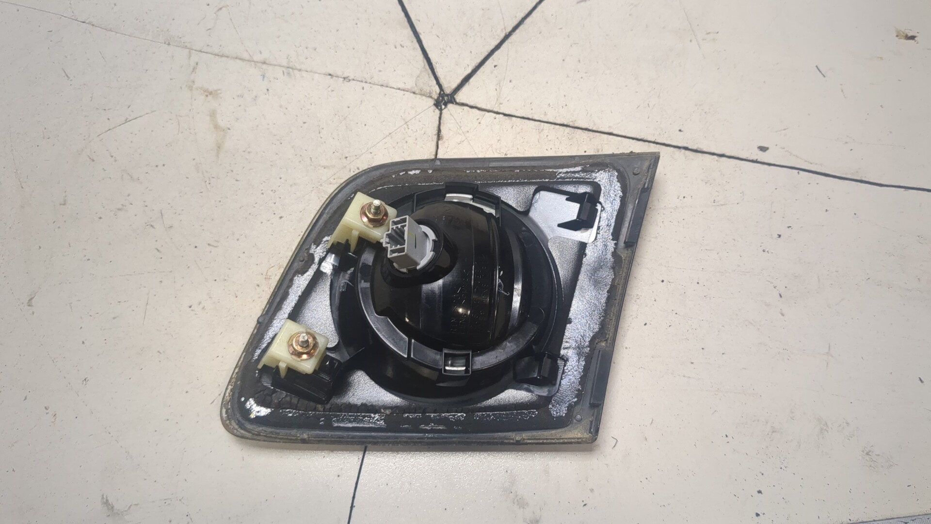 Фонарь задний внутренний левый