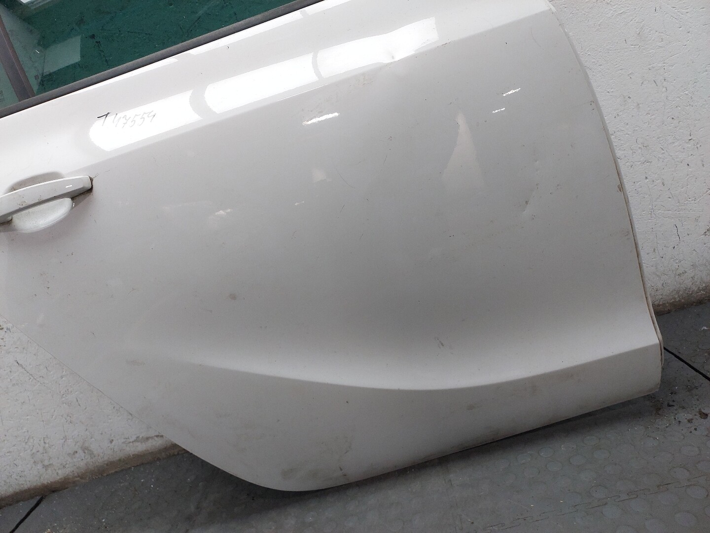 Дверь задняя правая