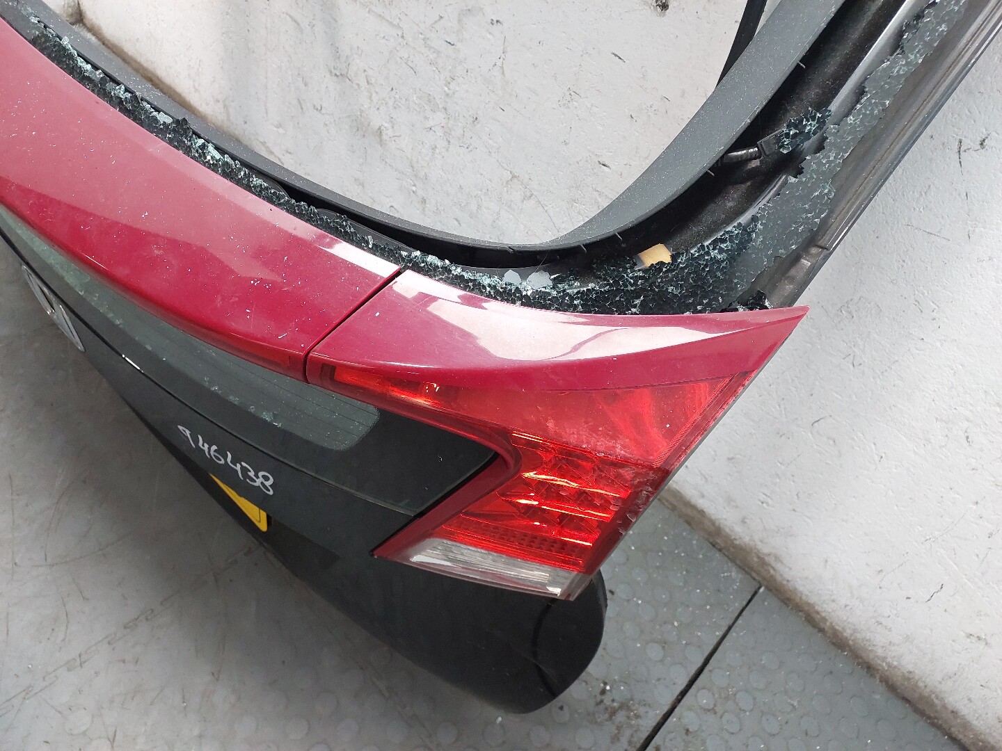 Дверь багажника