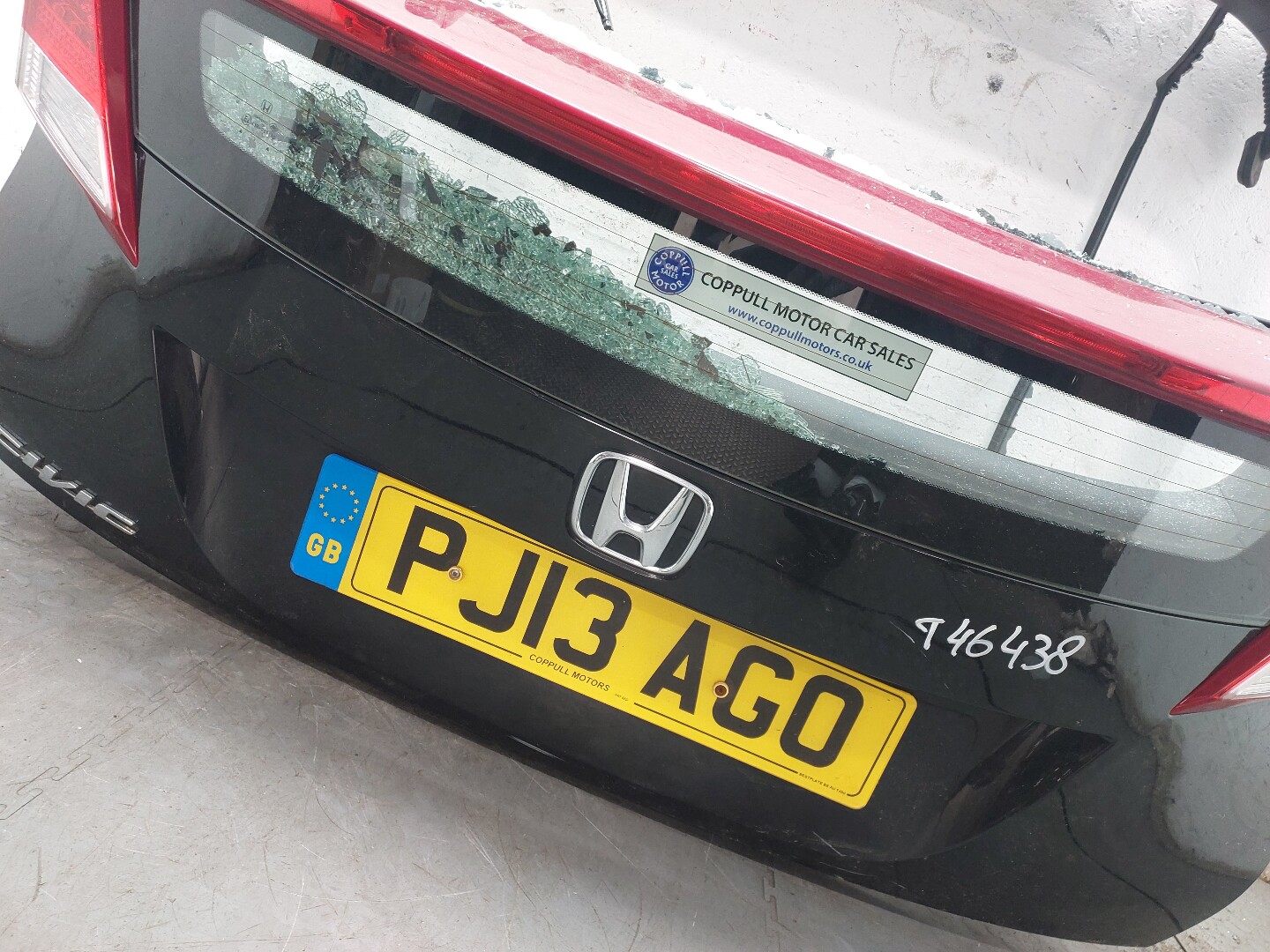 Дверь багажника