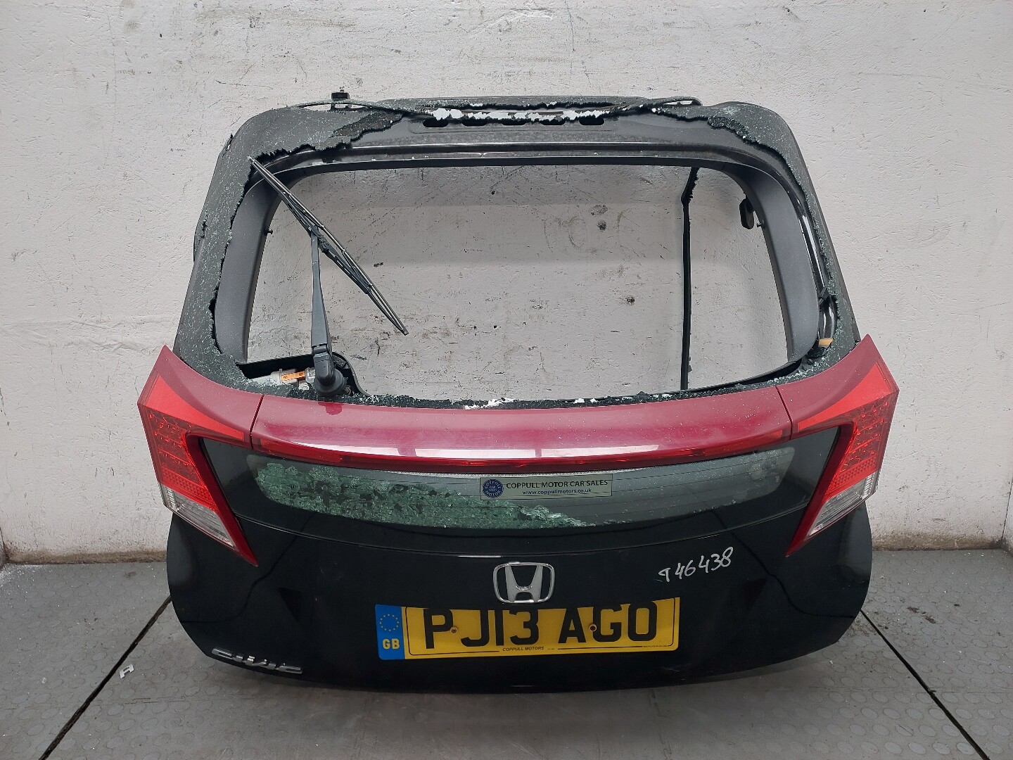 Дверь багажника