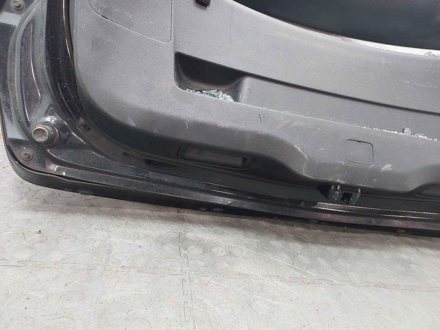 Дверь багажника