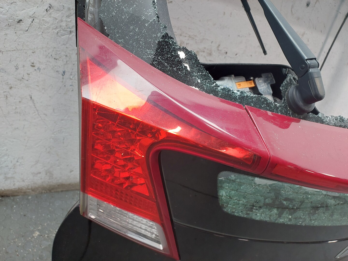 Дверь багажника