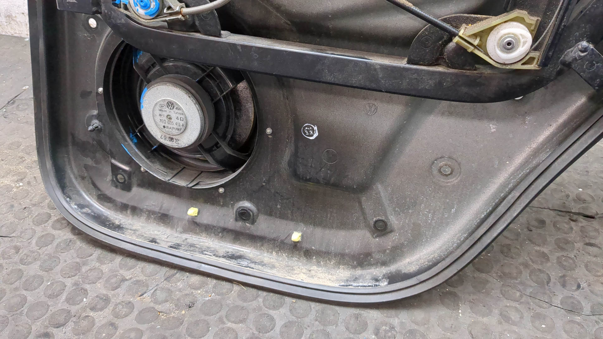 Стеклоподъемник электр. задний левый