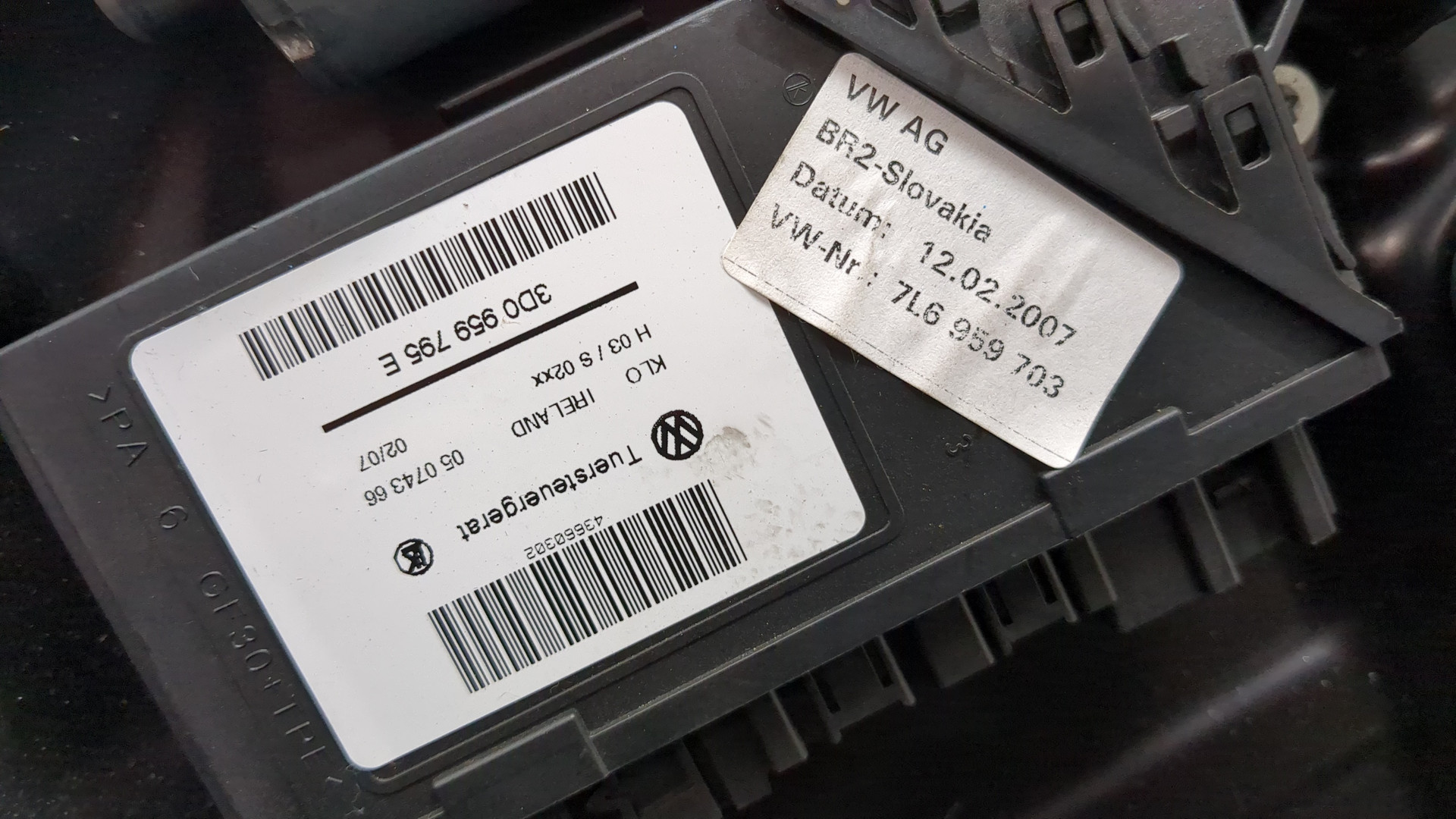 Стеклоподъемник электр. задний левый