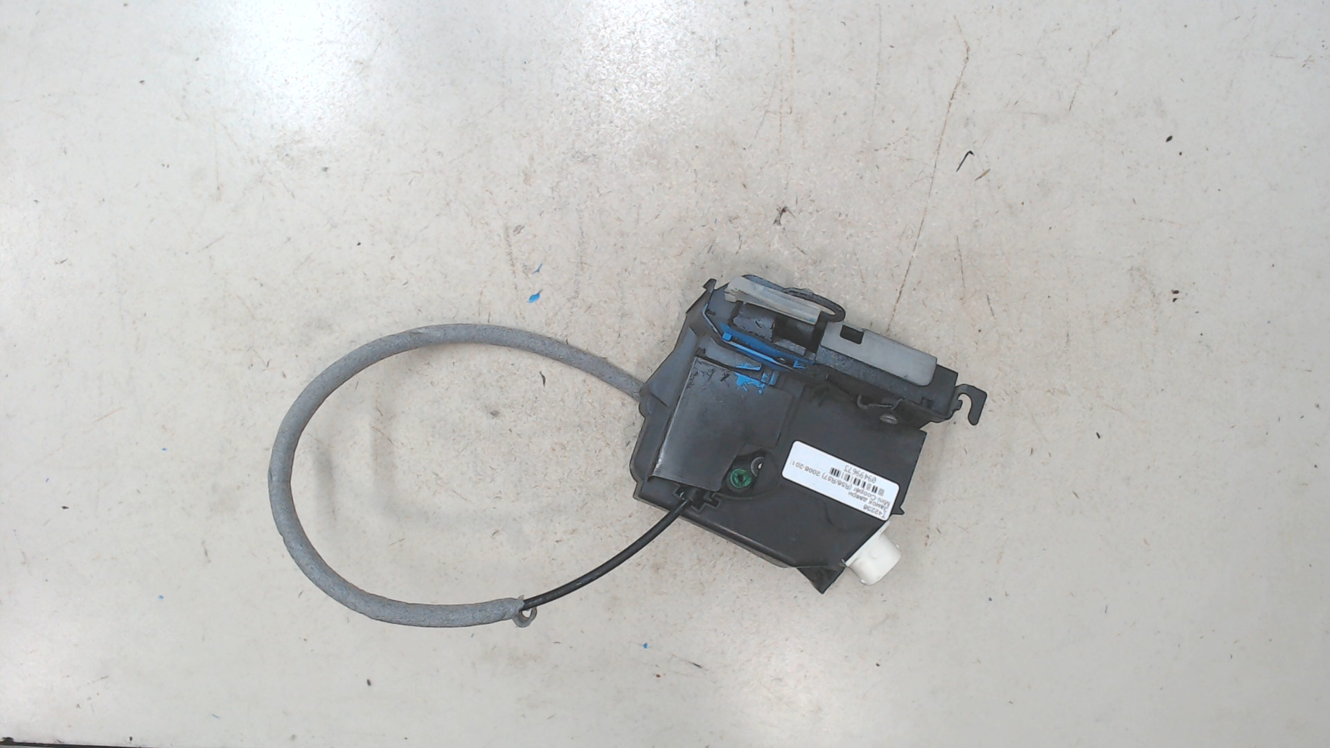 Замок двери передней левой