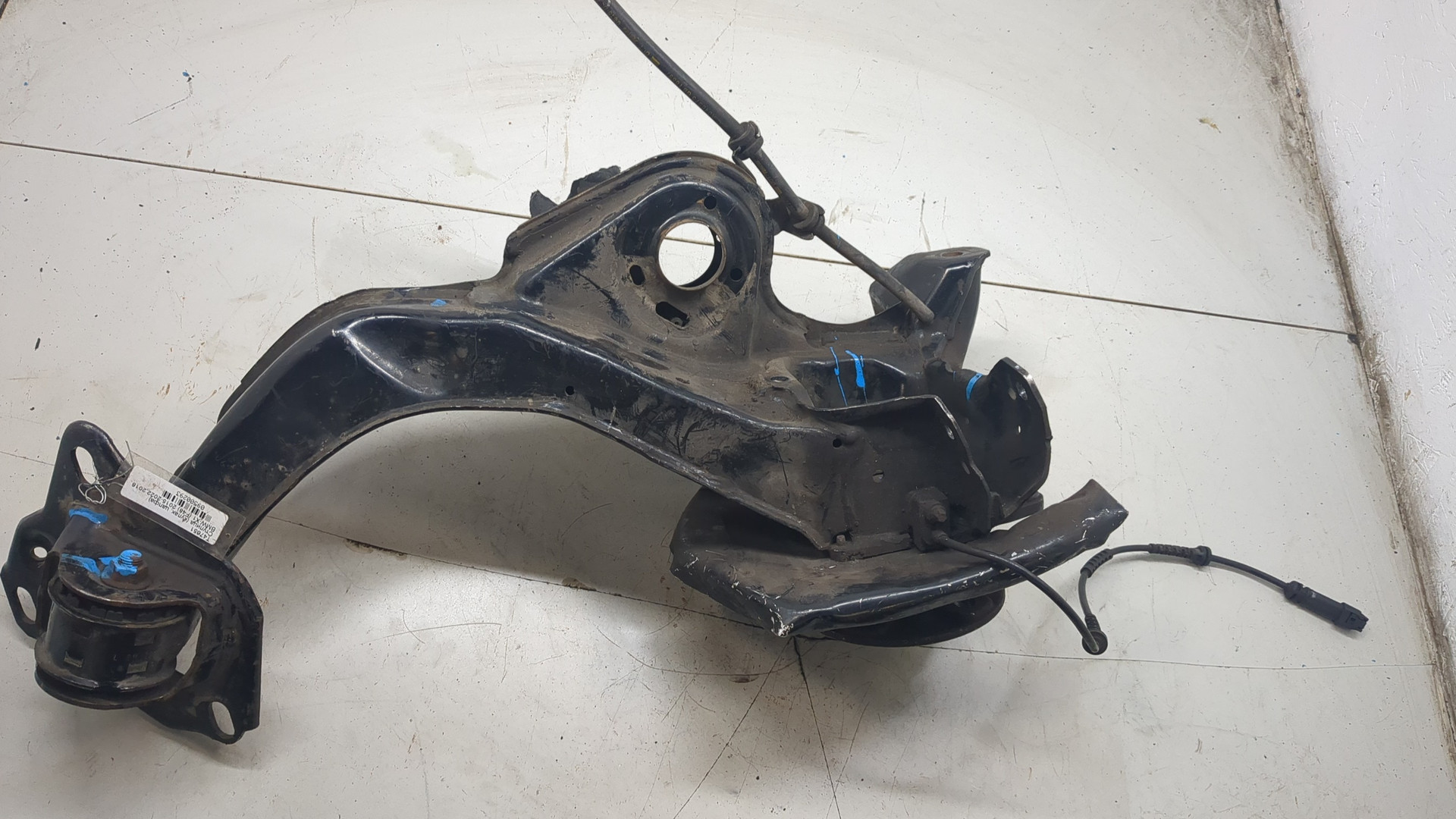 Кулак поворотный задний левый