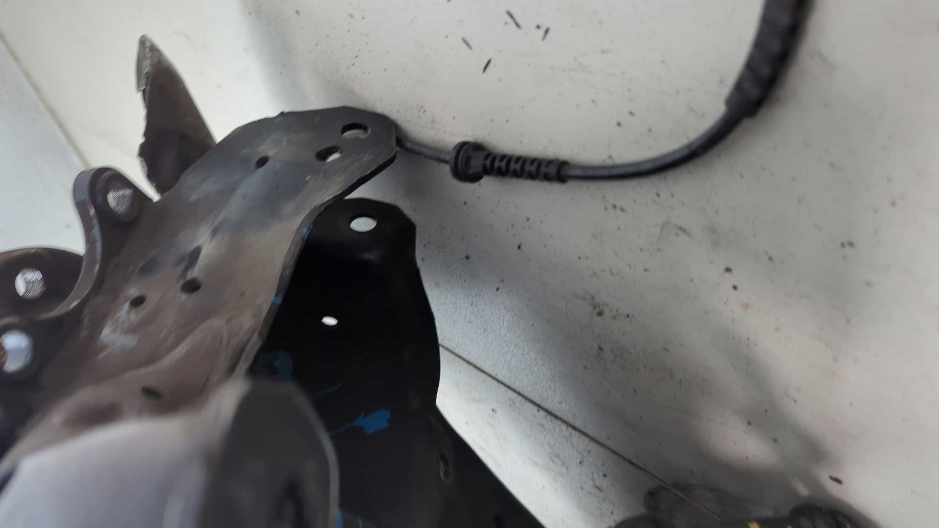 Кулак поворотный задний левый