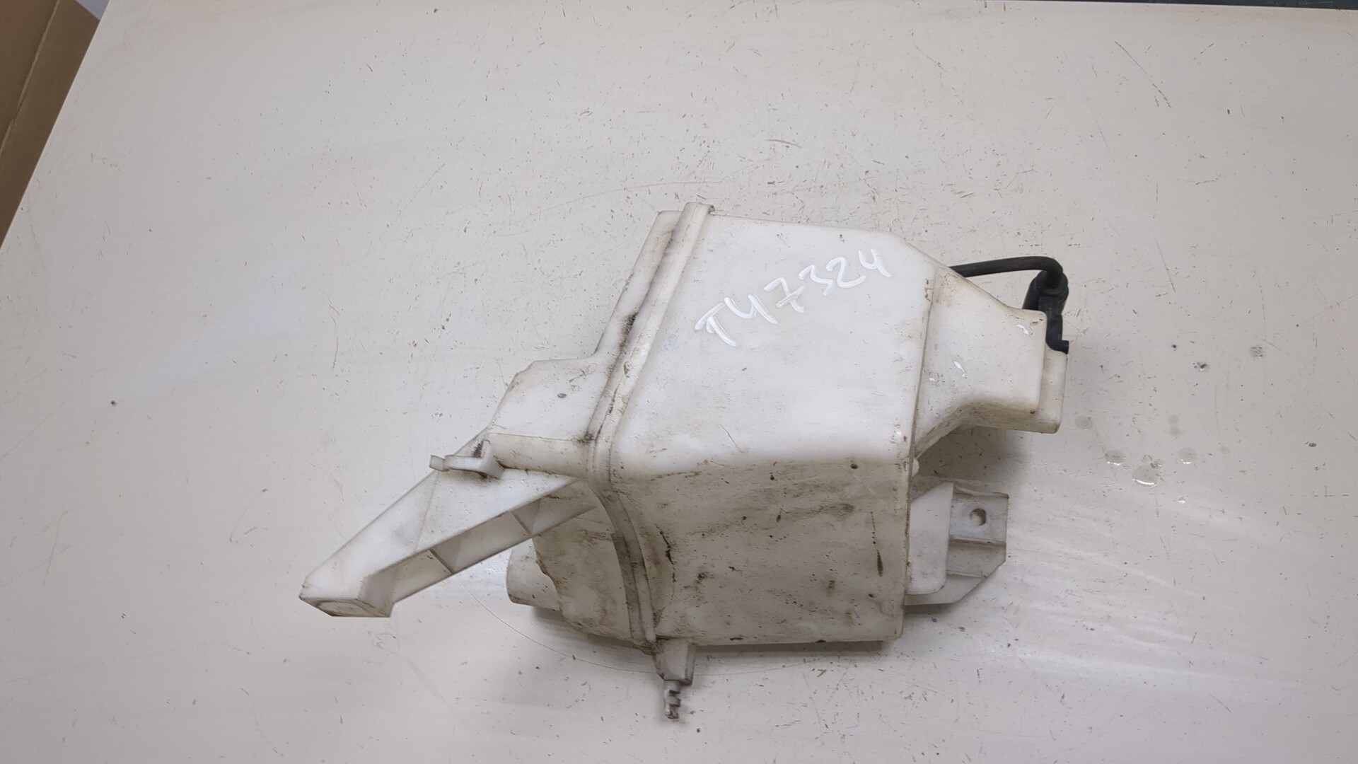 Бачок омывателя лобового стекла