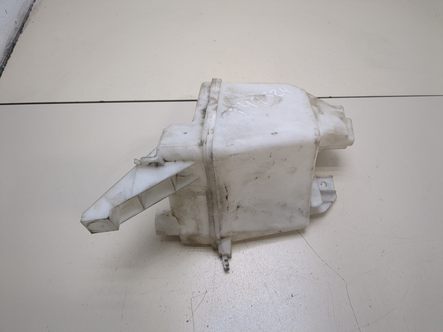 Бачок омывателя лобового стекла