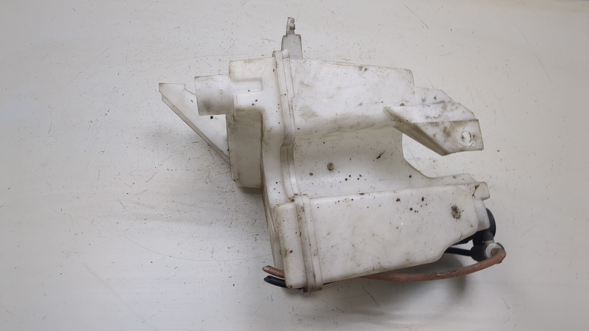 Бачок омывателя лобового стекла