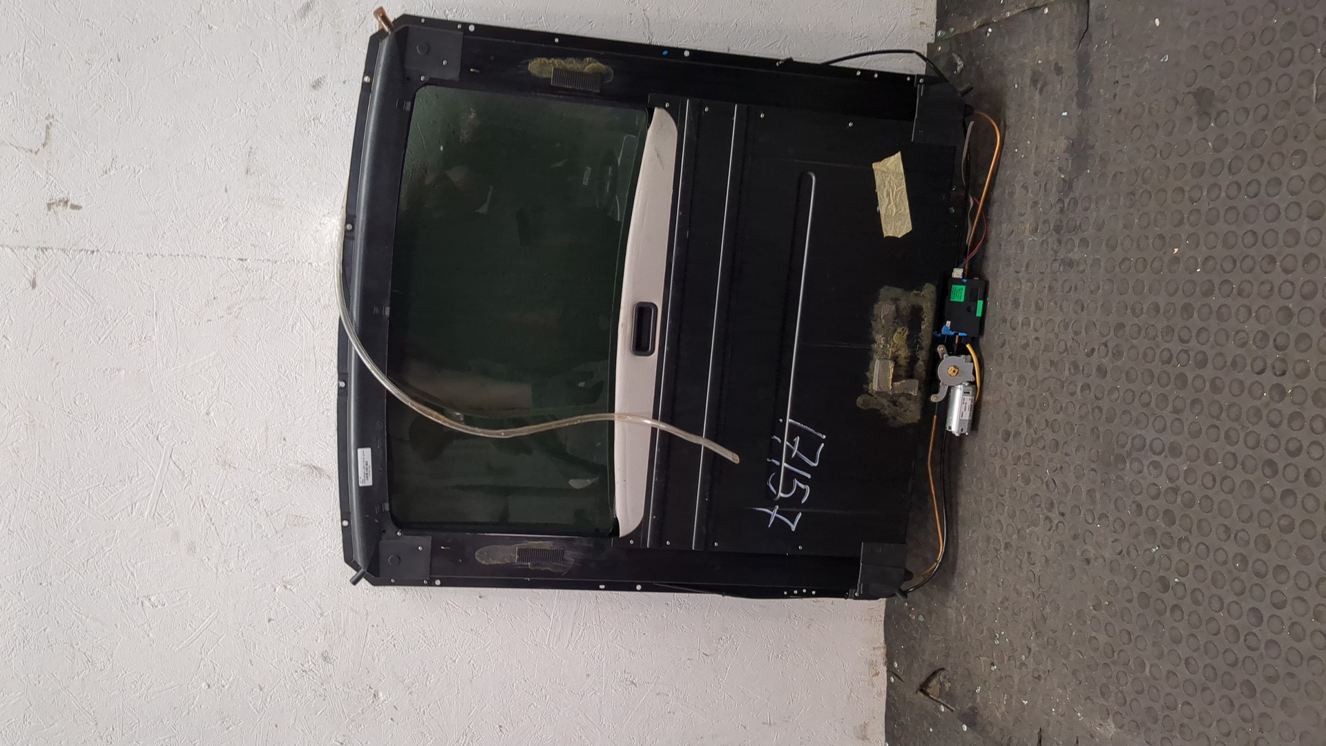 Люк в сборе электрический