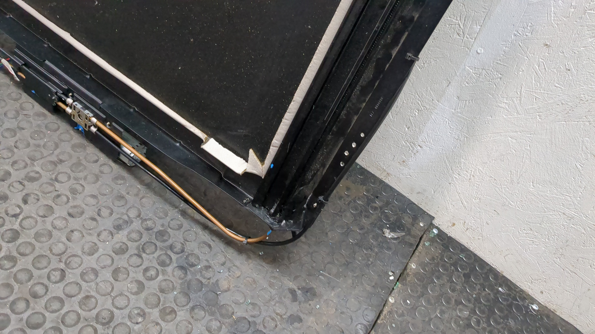 Люк в сборе электрический