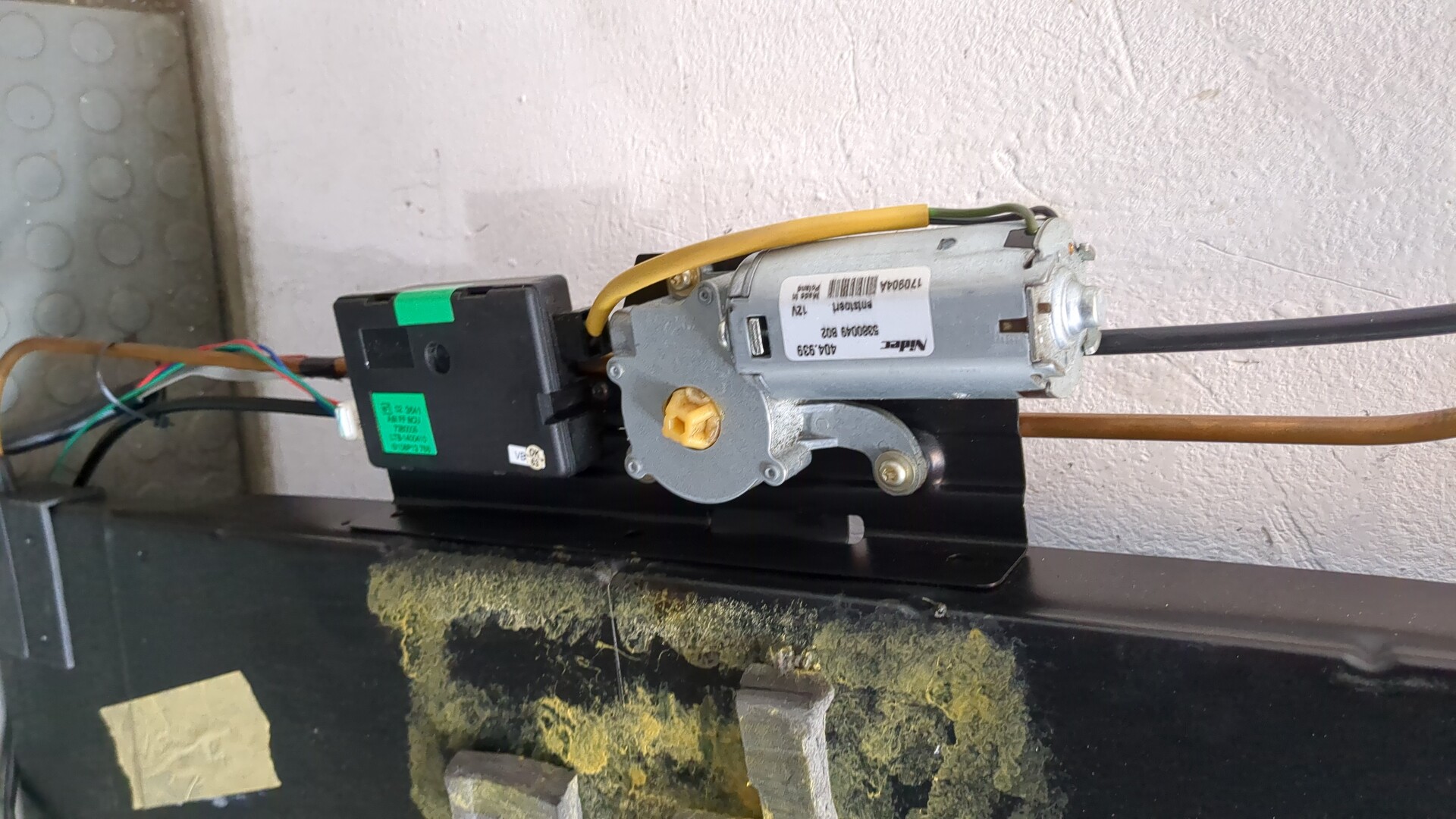 Люк в сборе электрический