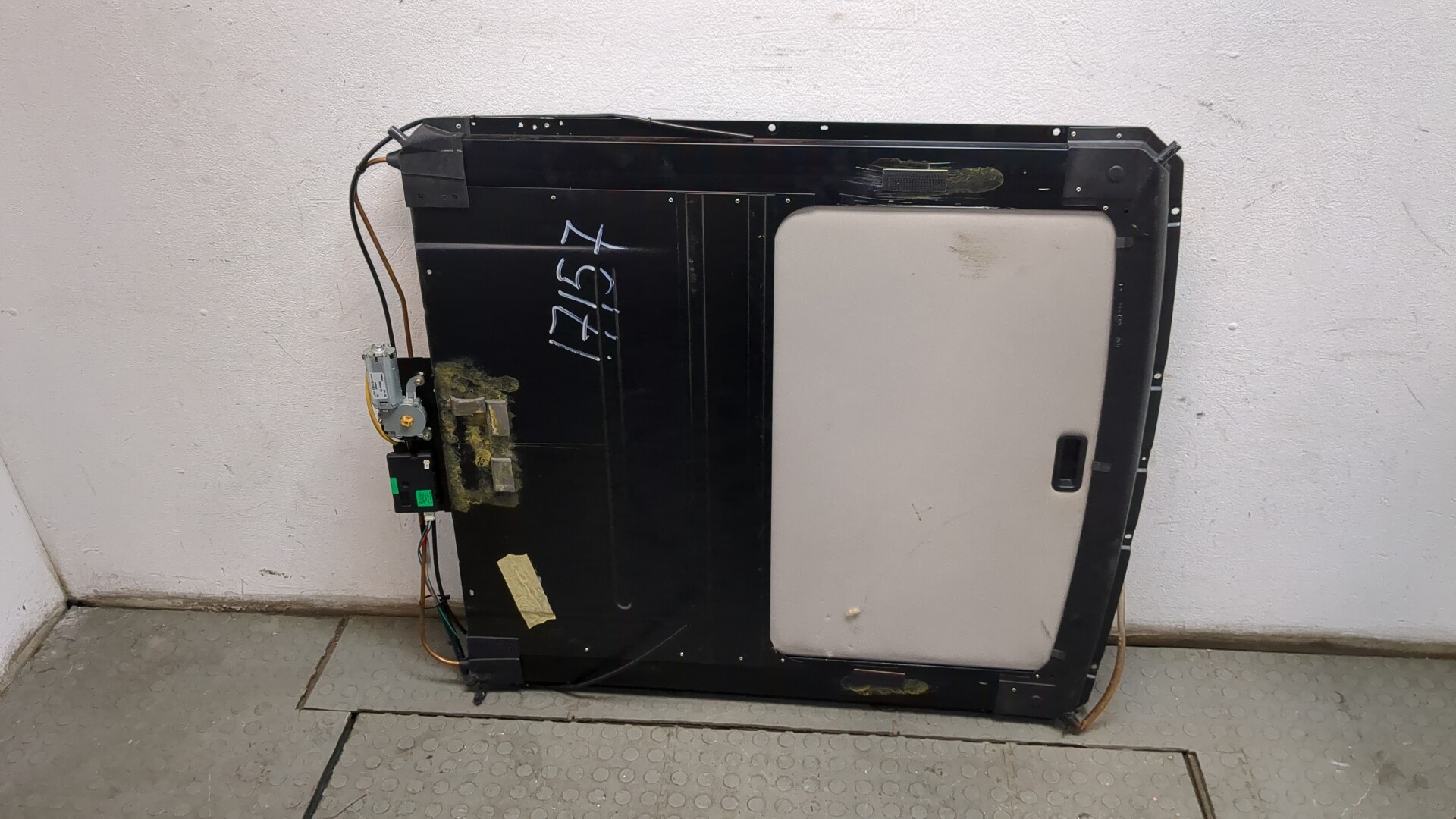 Люк в сборе электрический