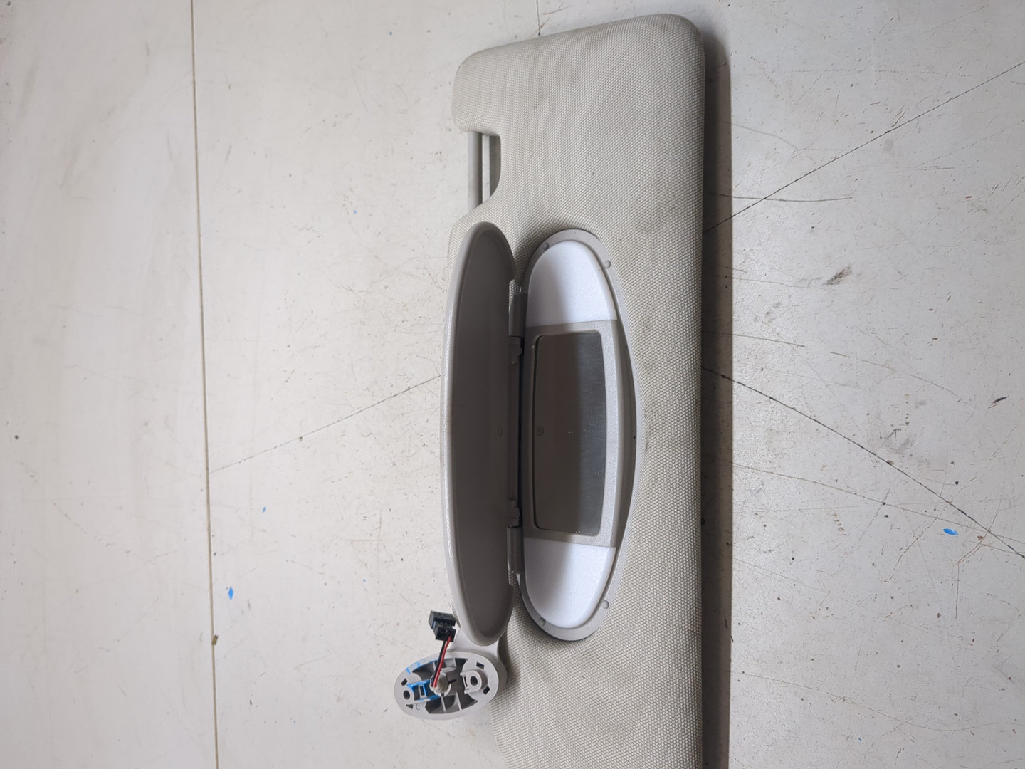 Козырек солнцезащитный