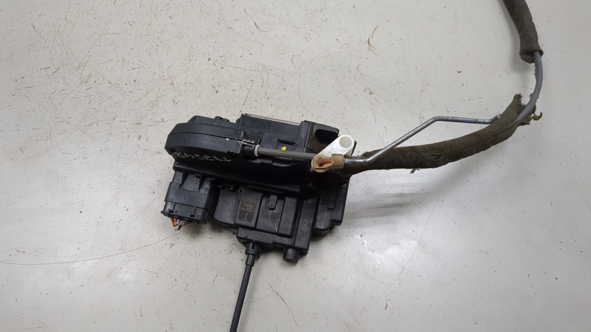 Замок двери передней правой