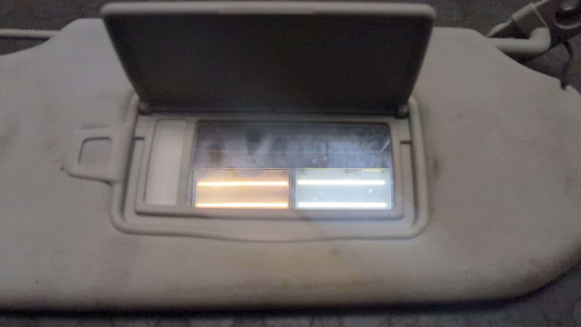 Козырек солнцезащитный