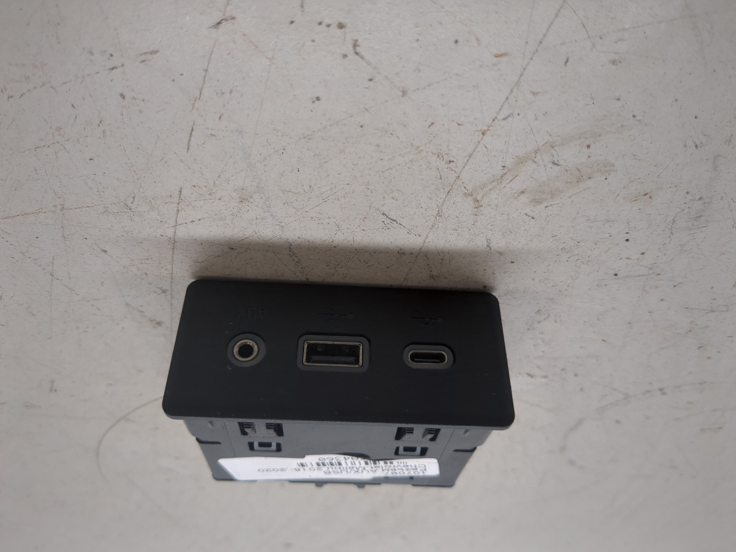 Гнездо AUX / USB IN для Malibu IX USA 2016>