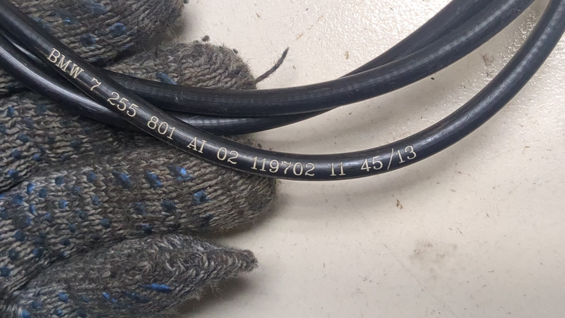 Трос открывания капота