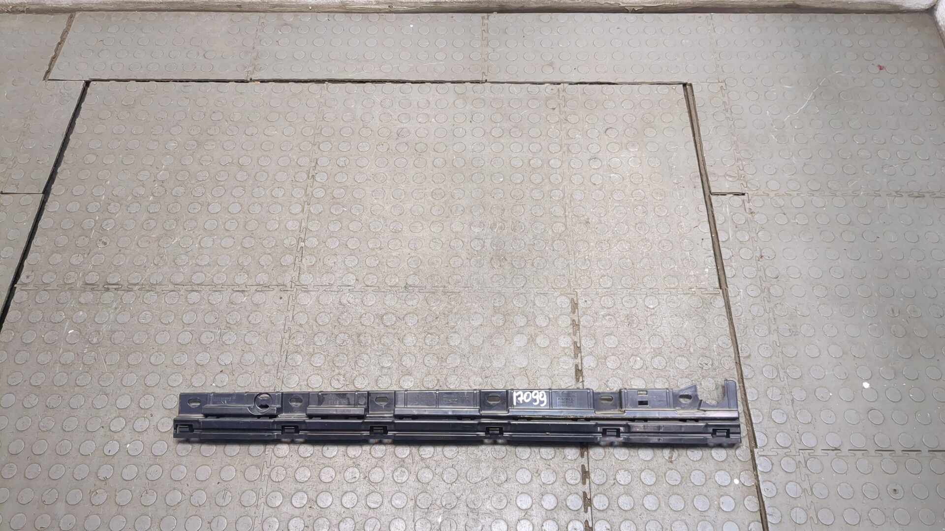 Кронштейн (сопут. товар)