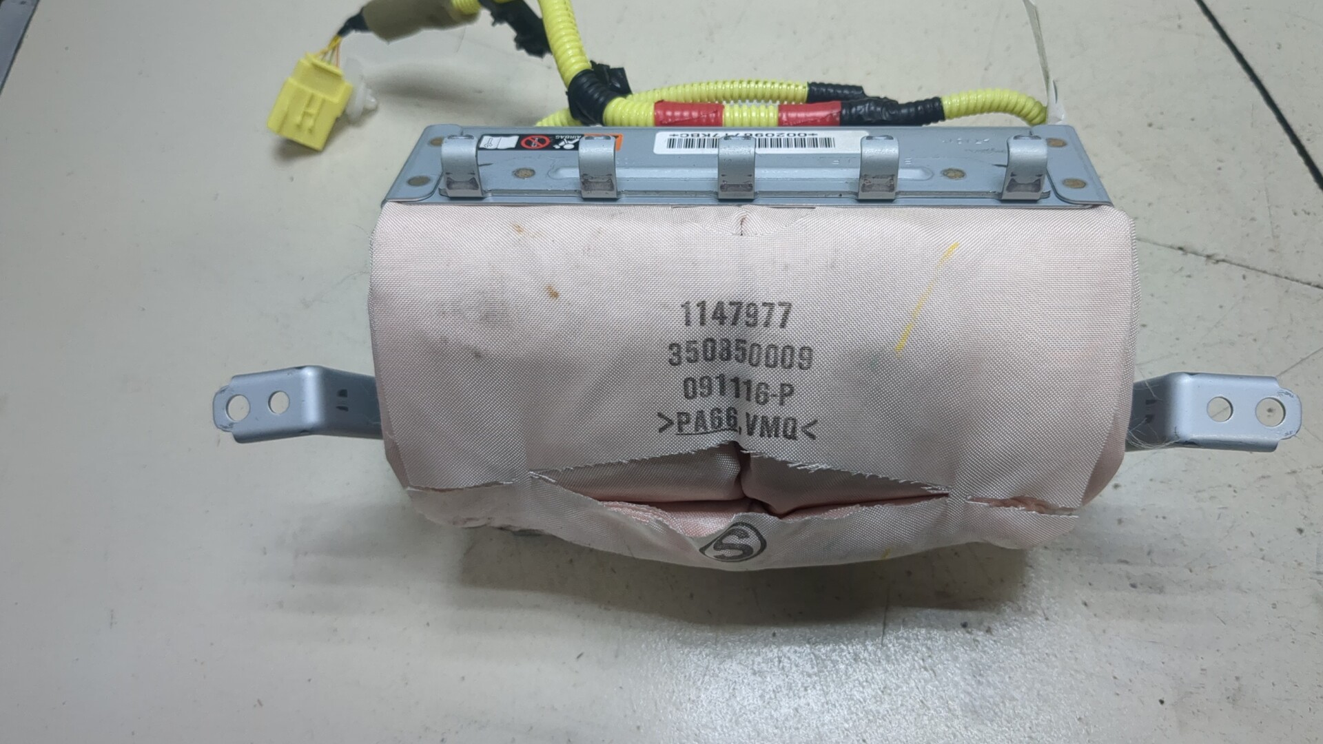 Подушка безопасности пассажирская (в торпедо)