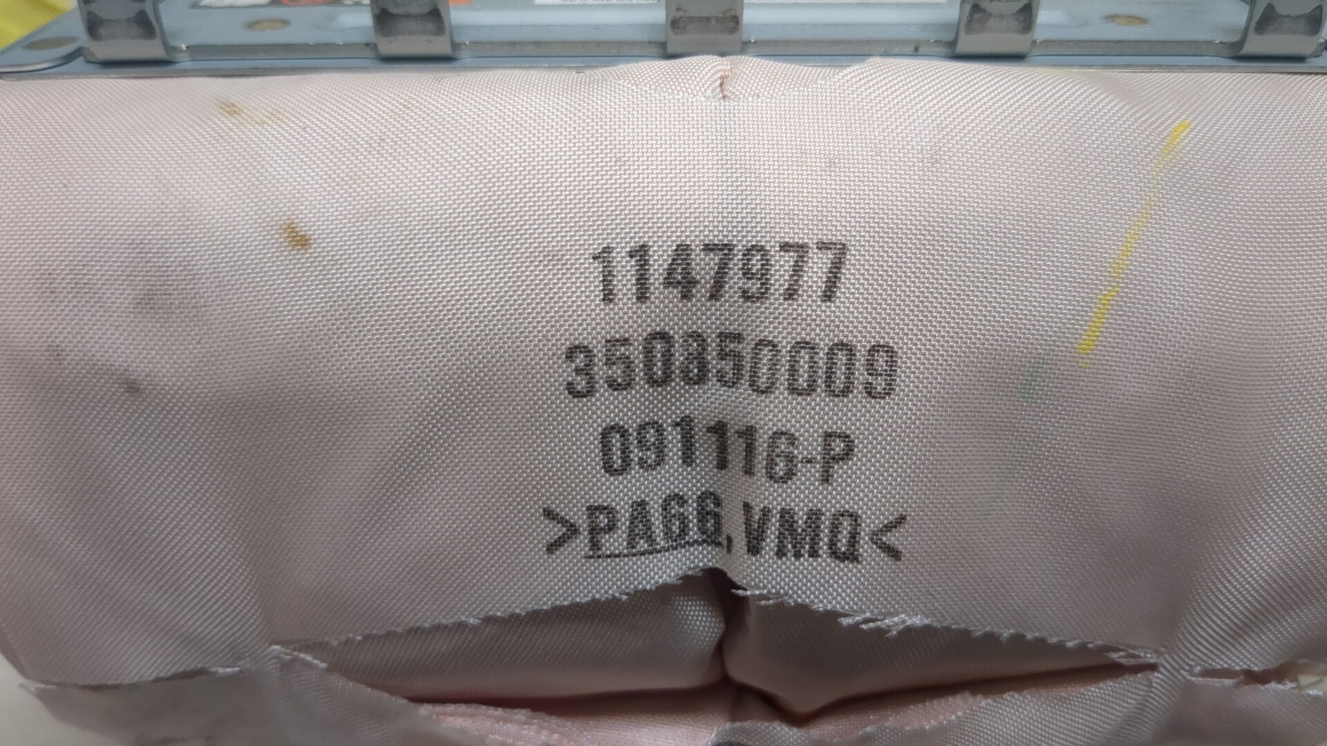 Подушка безопасности пассажирская (в торпедо)