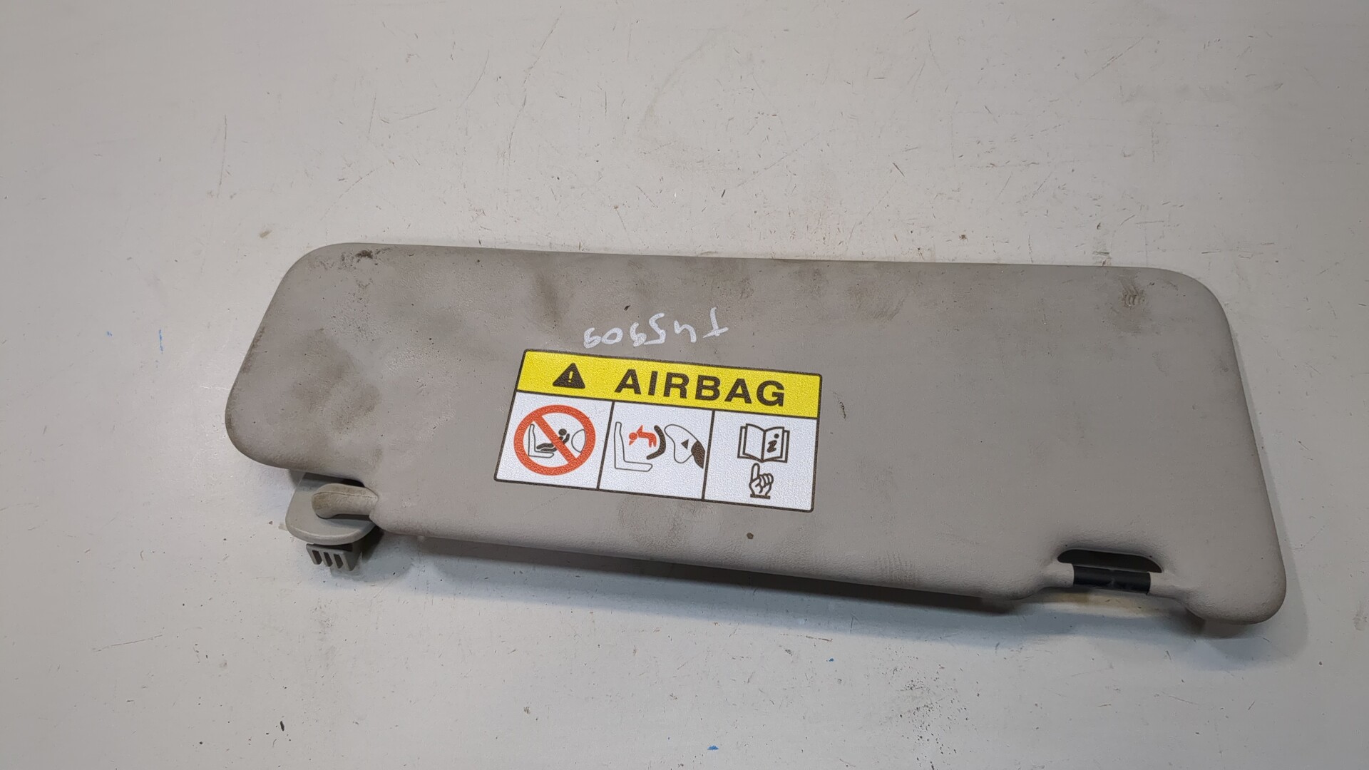 Козырек солнцезащитный