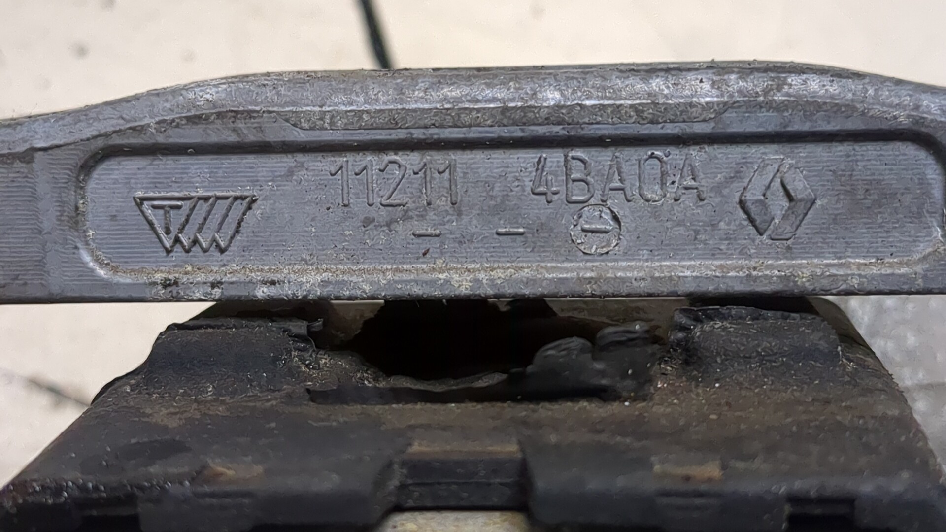 Опора двигателя