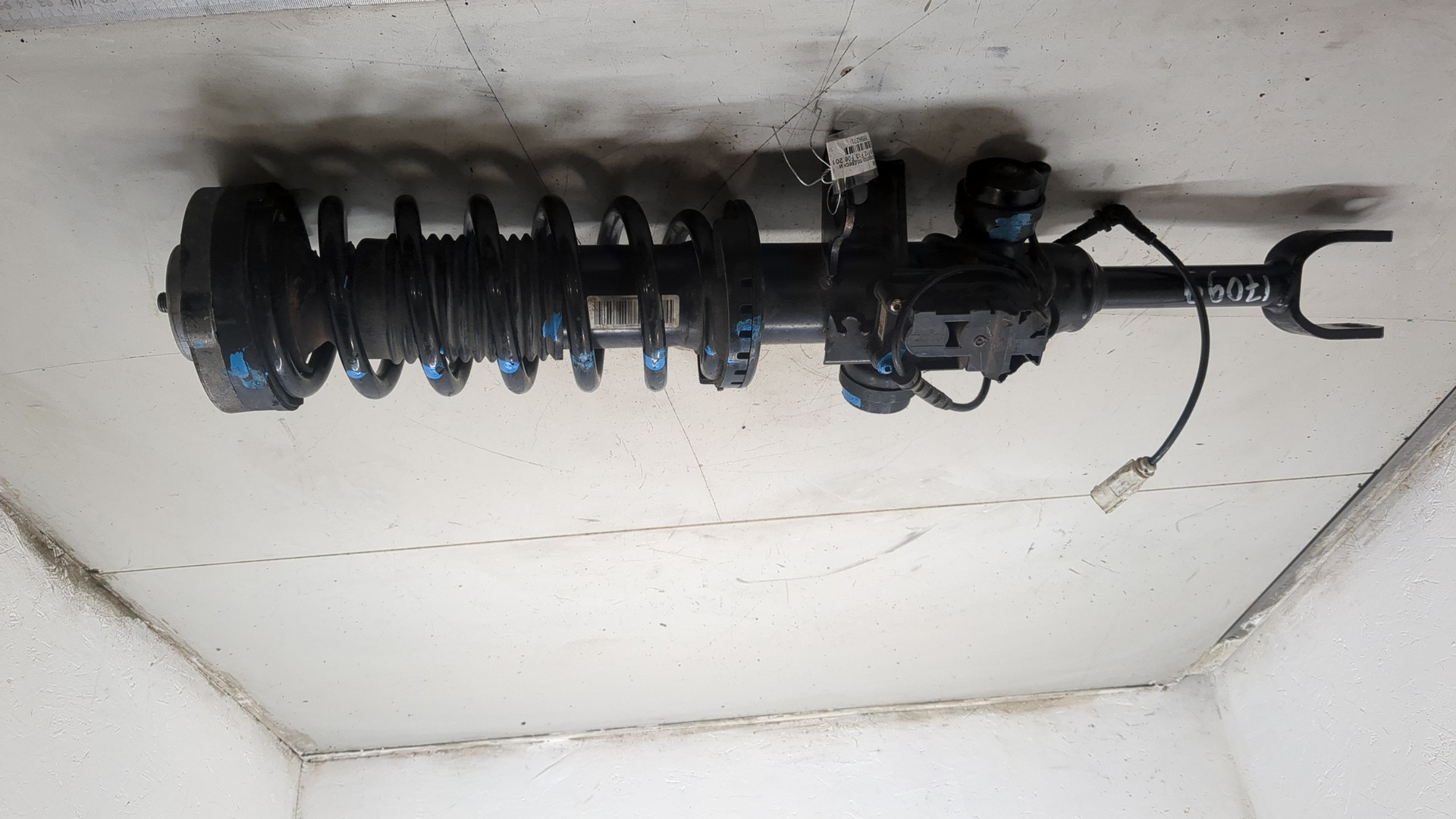 Амортизатор передний правый