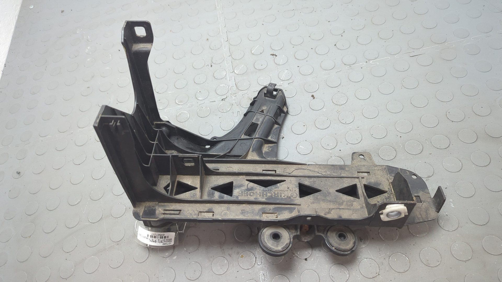 Кронштейн фар правый