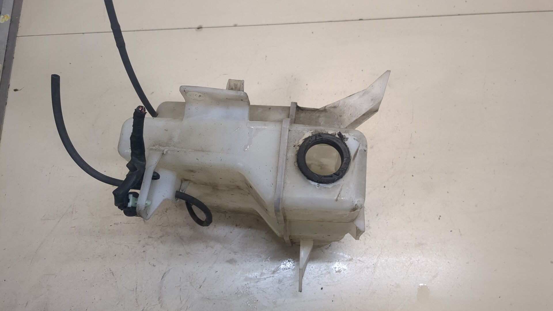 Бачок омывателя лобового стекла