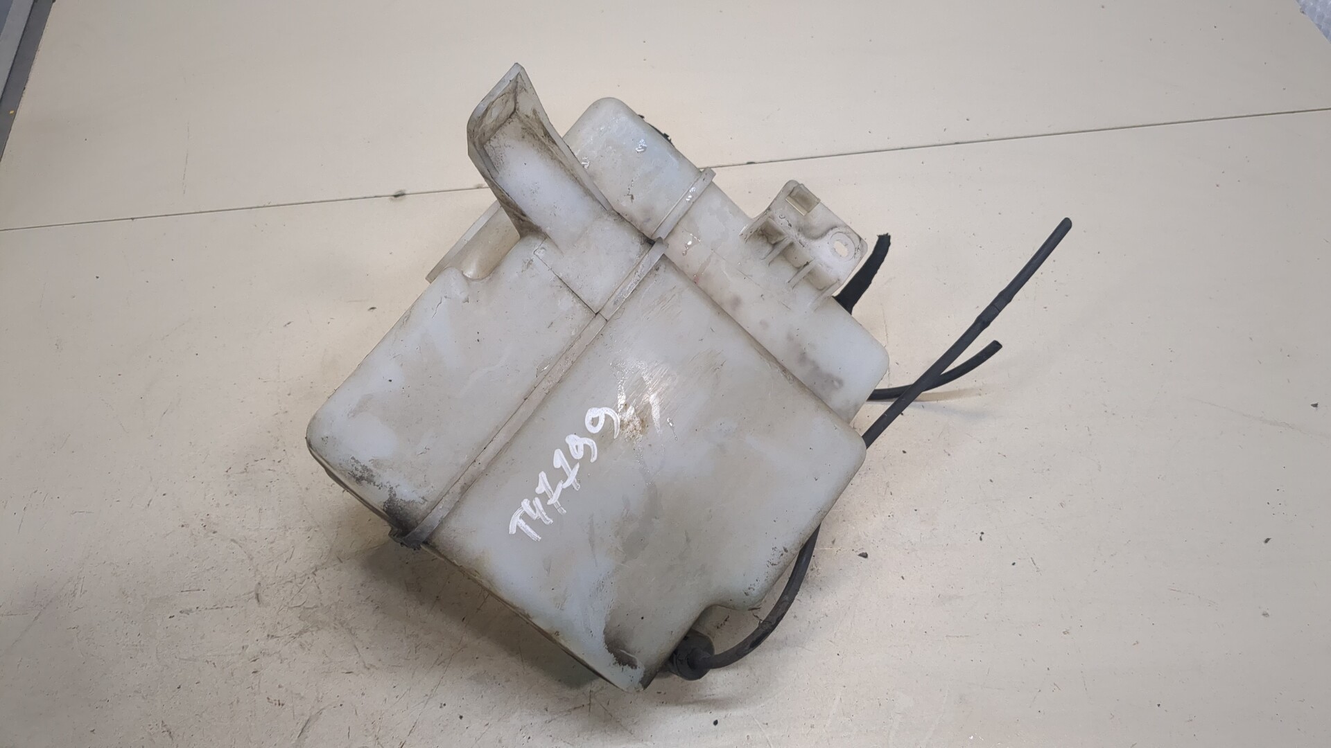 Бачок омывателя лобового стекла