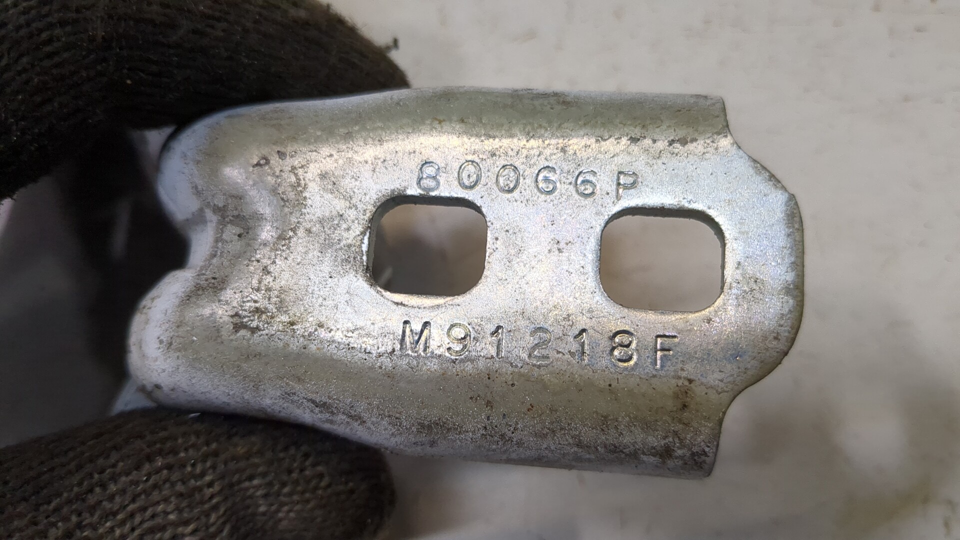 Петля двери