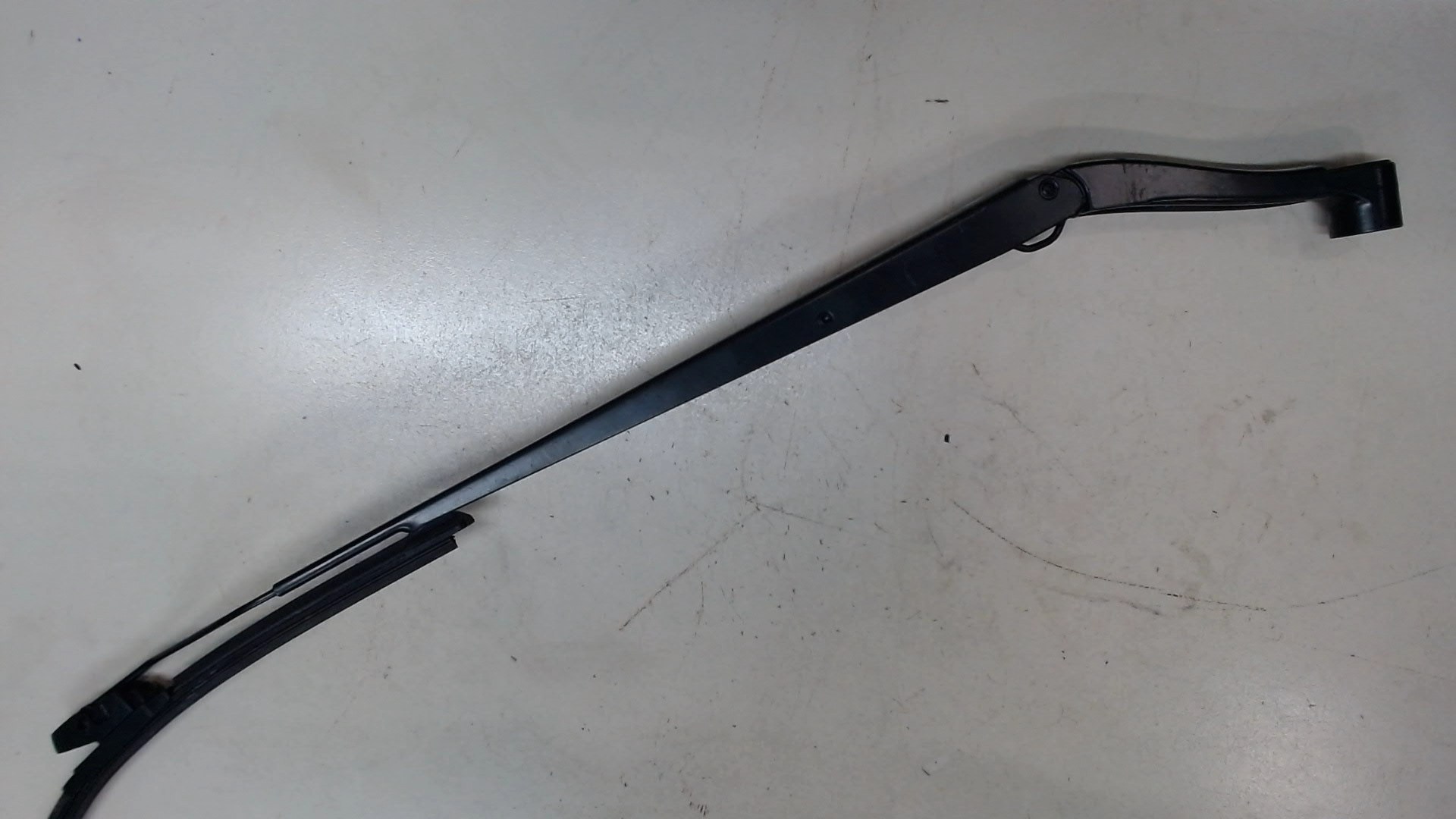 Поводок стеклоочистителя передний правый