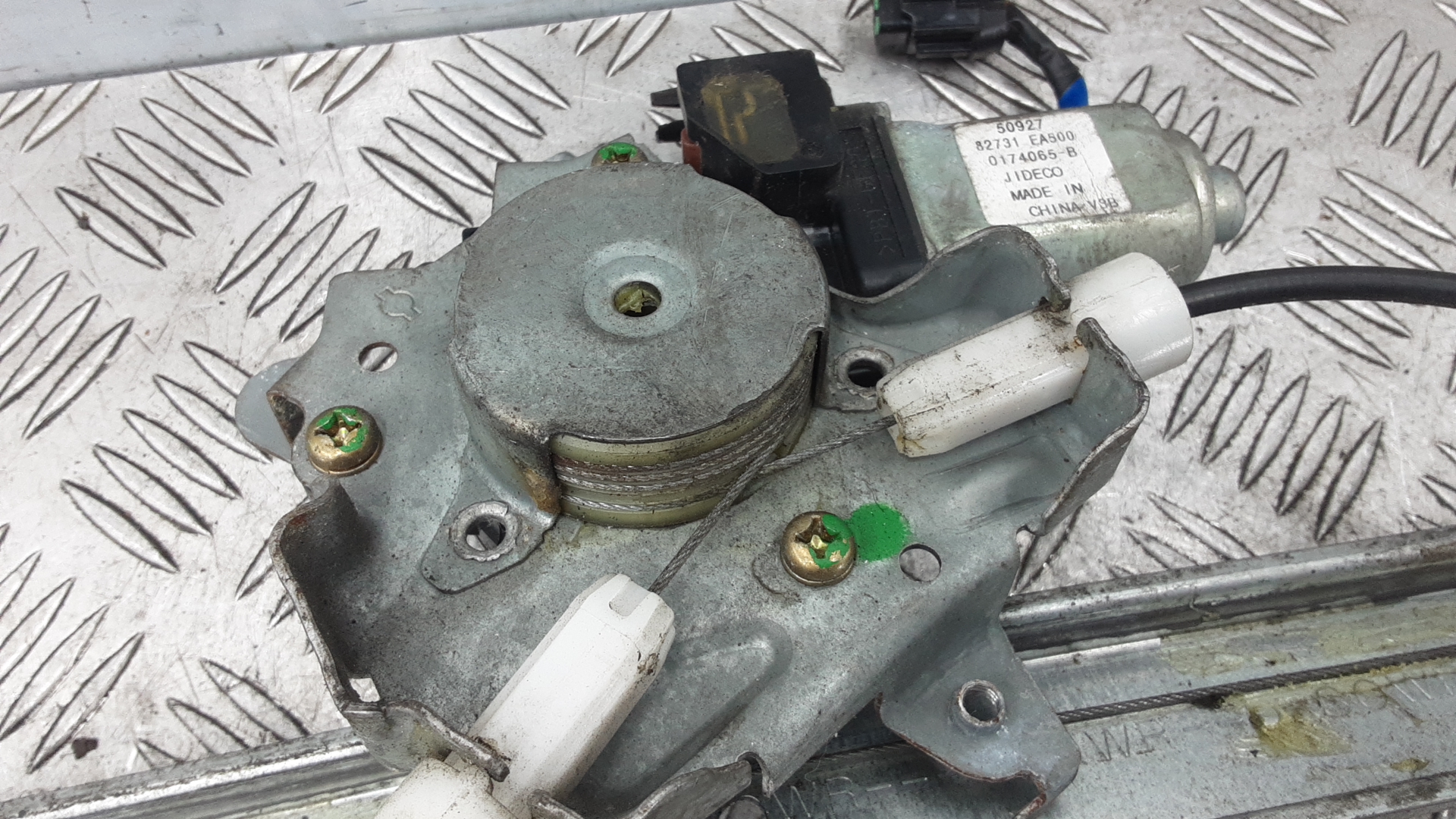 Стеклоподъемник электр. задний правый