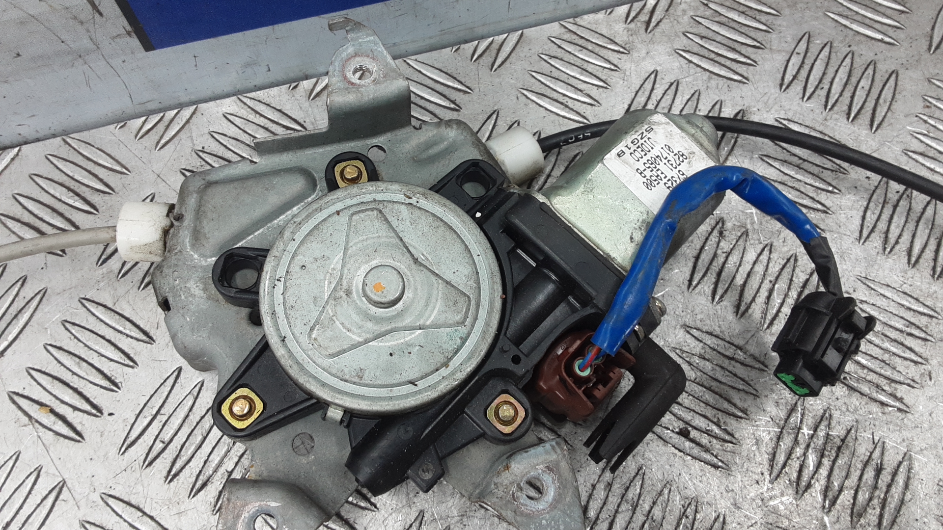 Стеклоподъемник электр. задний правый