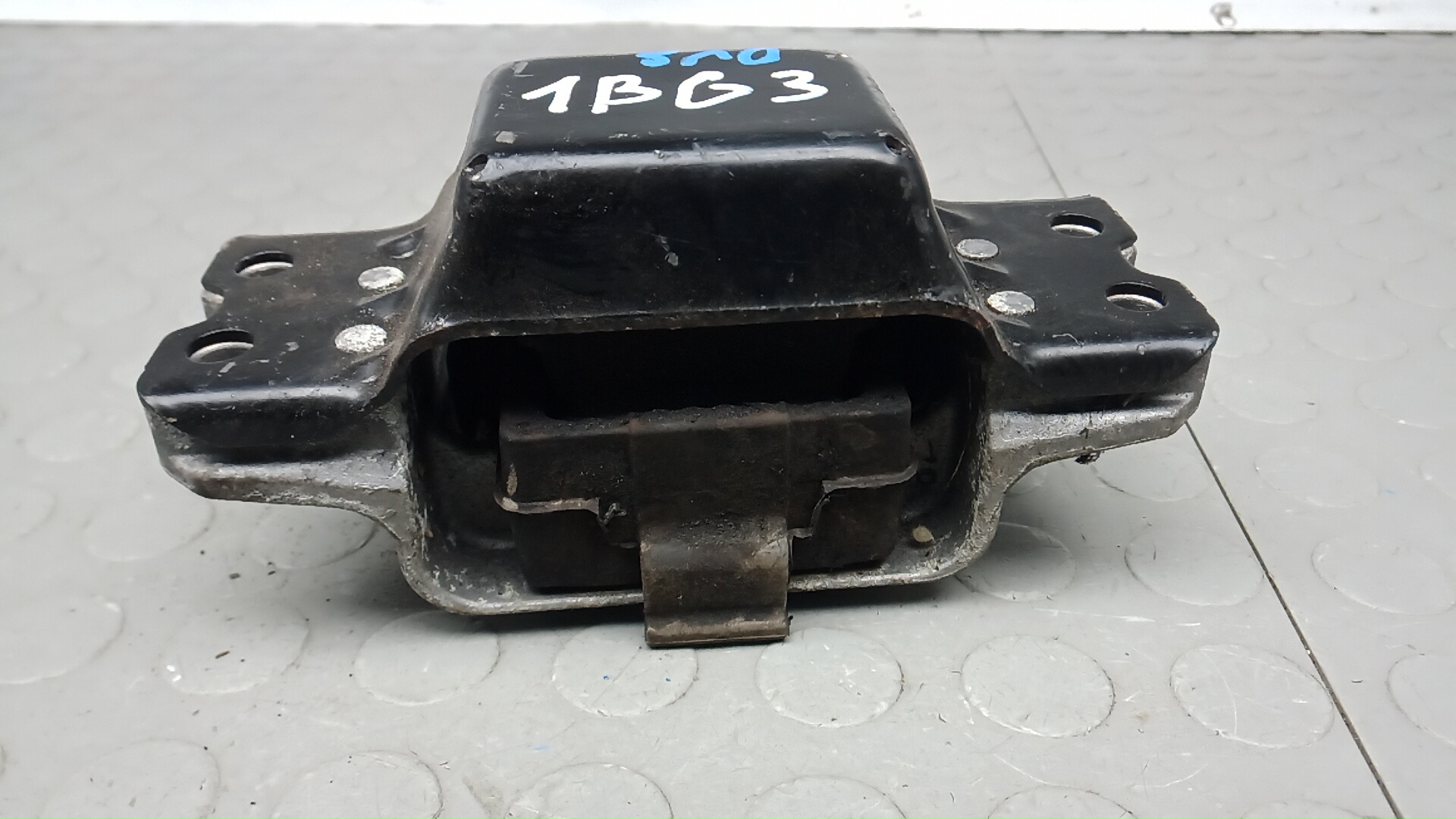 Опора двигателя