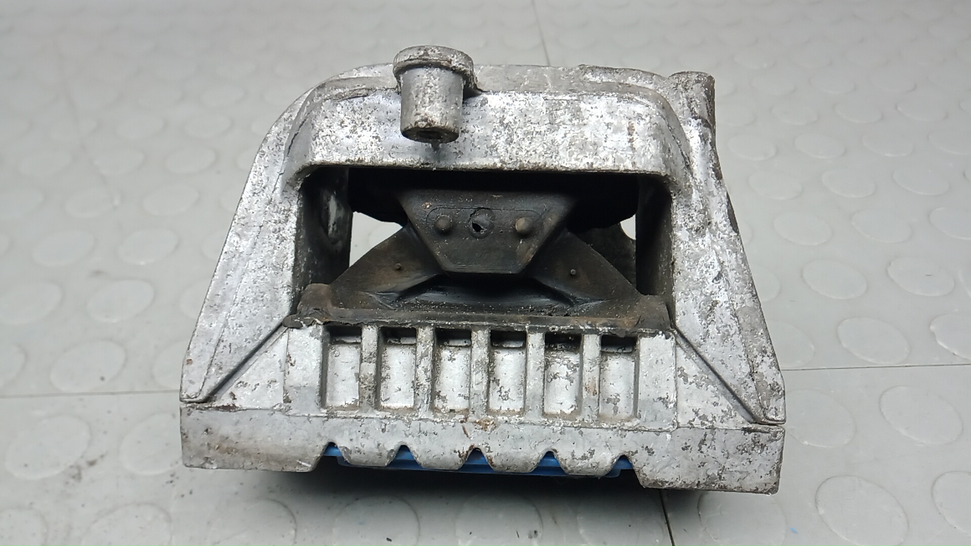 Опора двигателя