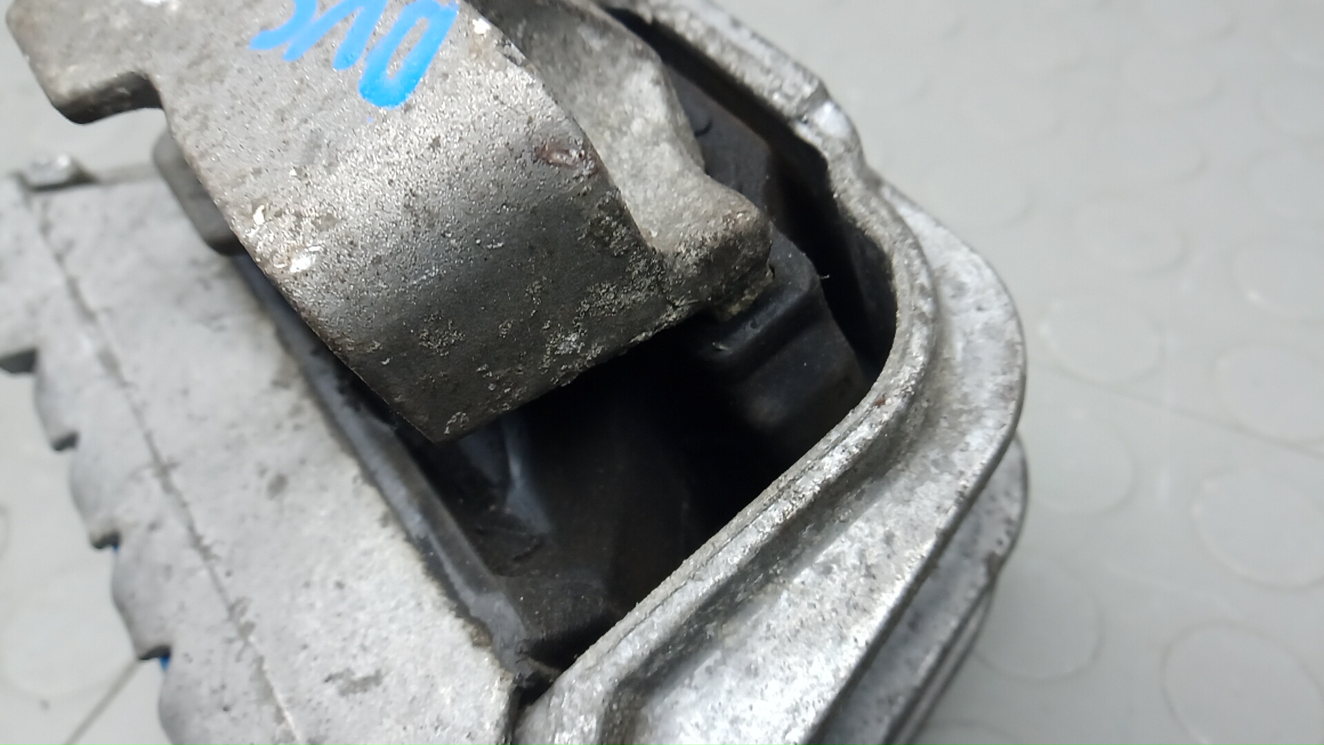 Опора двигателя